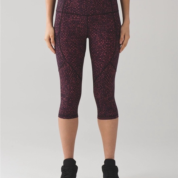 EUC - Lululemon Outrun 17” Crop Shatter Weave - Dust Coral Plum/Black - size 6 - Picture 6 of 10